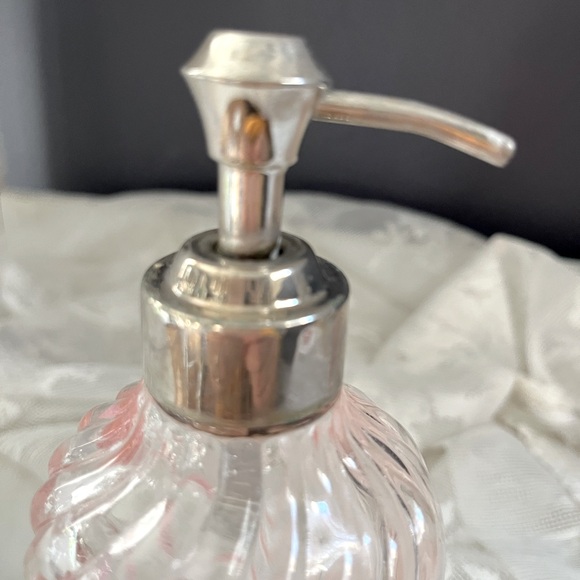 HTF Pre-Owned Rachel Ashwell Simply Shabby Chic Pink Swirl Glass Bathroom Set - Picture 4 of 12